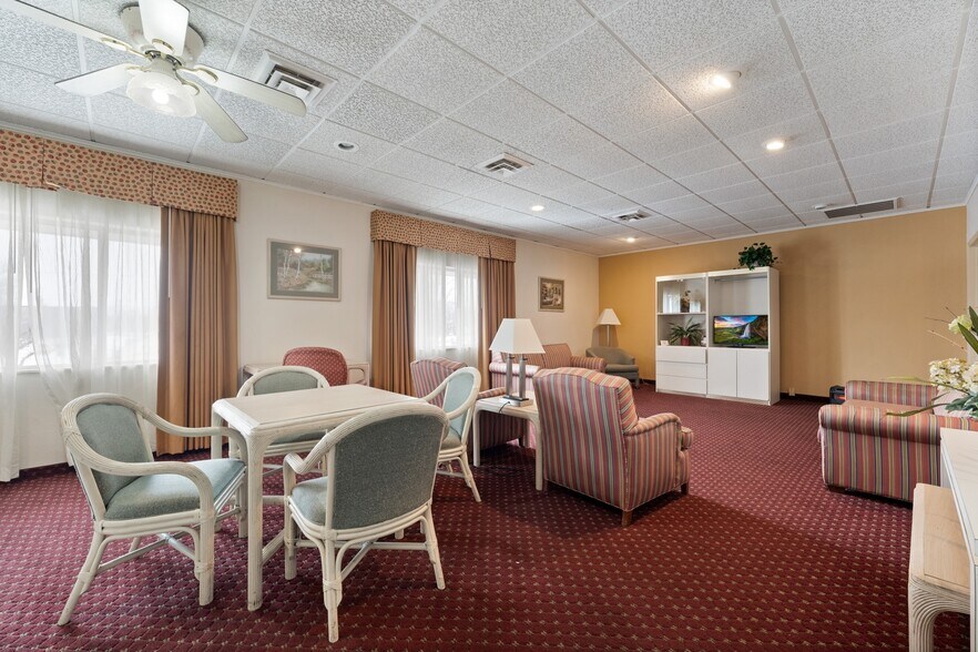 More Photos Of 1530 Cleveland Rd, Sandusky Hotel For Sale