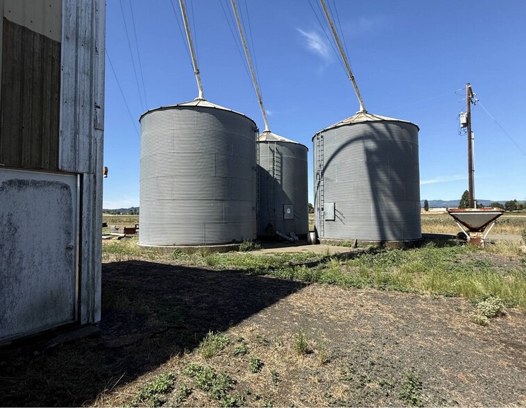 More Photos Of 10755 Highway 22, Dallas Warehouse For Sale