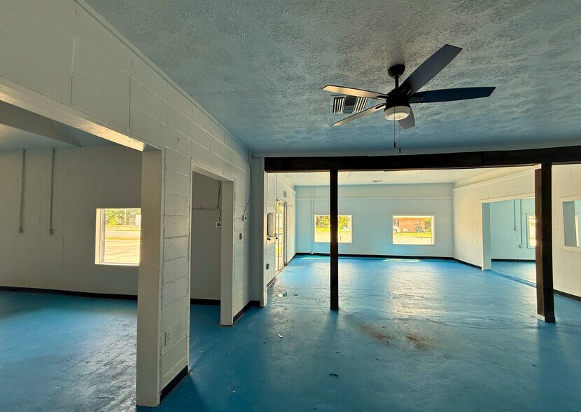 More Photos Of 3851 Harrington st, Oak Park Freestanding For Sale