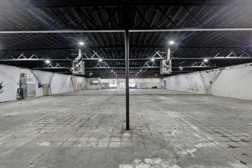 More Photos Of 301 Robeson St, Fayetteville Freestanding For Lease