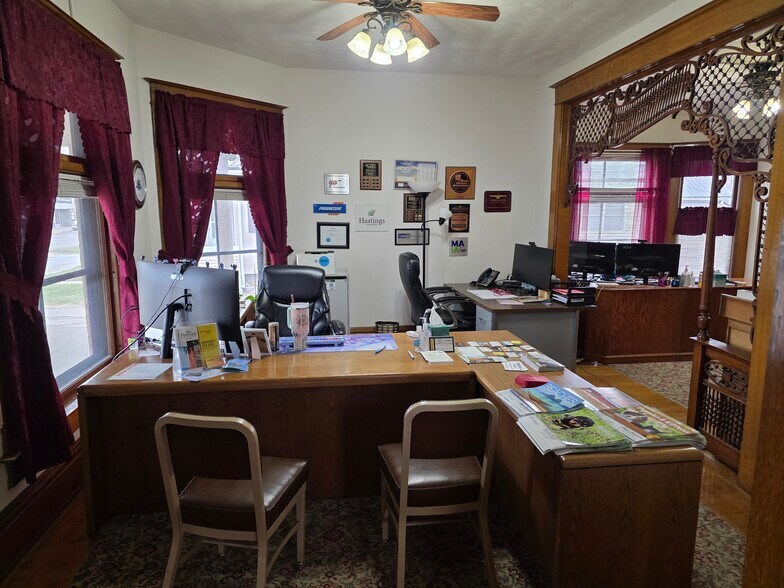 More Photos Of 219 E Lawrence Ave, Charlotte Office For Sale