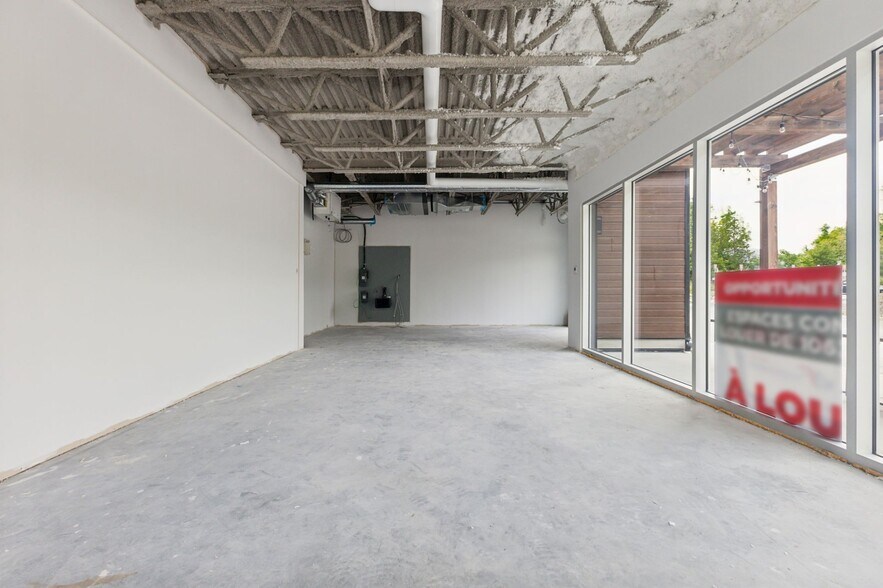 More Photos Of 193 Ch D'old Chelsea, Chelsea Storefront Retail Office For Lease