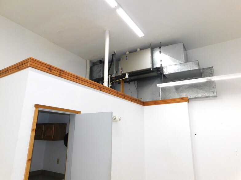 More Photos Of 215 Nieman St, Sunman Warehouse For Lease