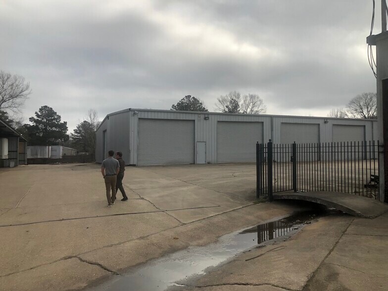 More Photos Of 3000 Main St, Baker Warehouse For Lease