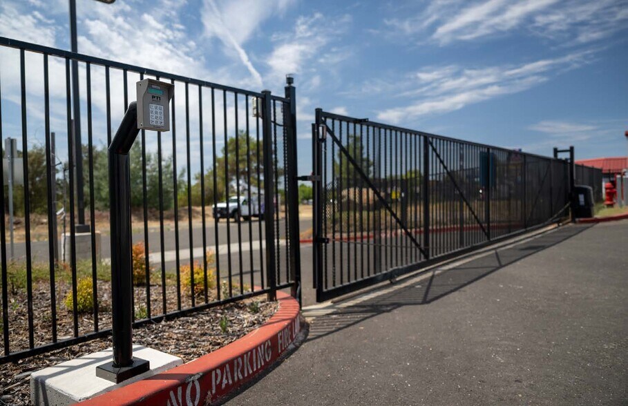 More Photos Of 3445 Coach Ln, Cameron Park Self Storage For Sale