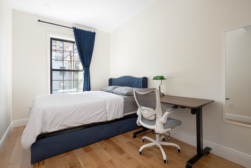 More Photos Of 450 W 44th St, New York Apartments For Sale