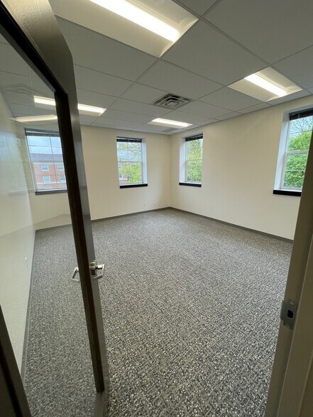 More Photos Of 21111 Chagrin Blvd, Beachwood Office For Lease