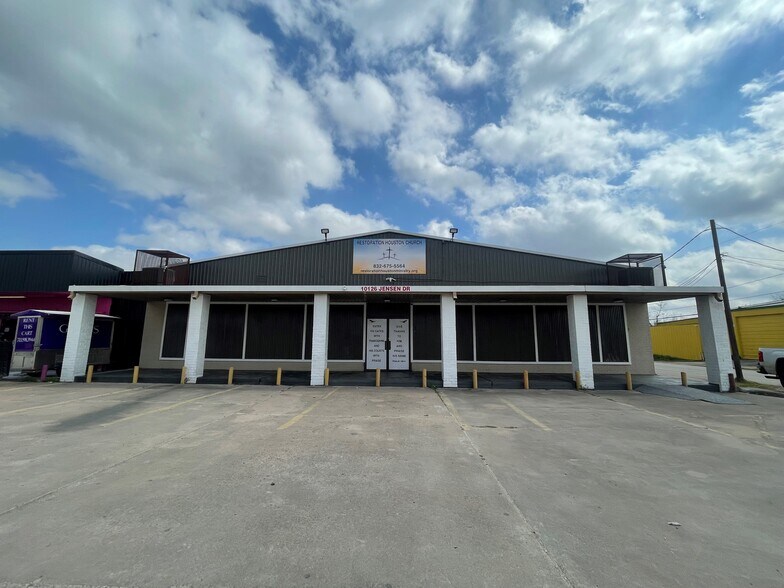 More Photos Of 10126 Jensen Dr, Houston Freestanding For Lease