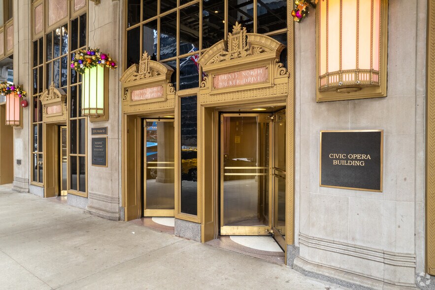 More Photos Of 20 N Wacker Dr, Chicago Office For Lease