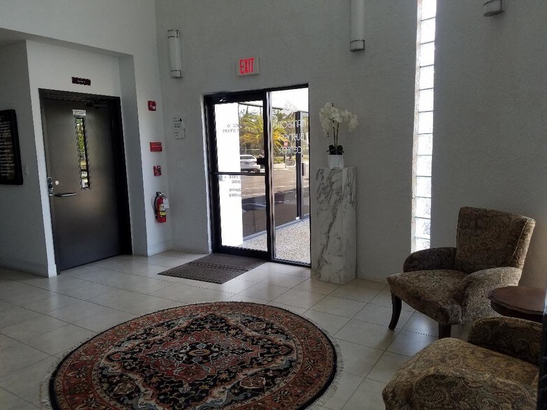 More Photos Of 7910 N Tamiami Trl, Sarasota Office For Lease