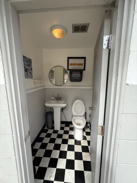 More Photos Of 7464 Draper Ave, La Jolla Service For Sale