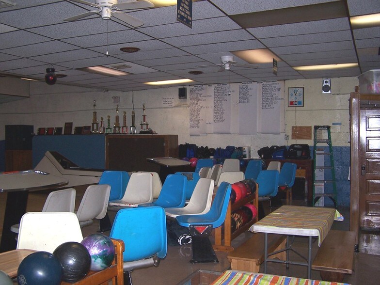 More Photos Of 527 Market St, Bolivar Bowling Alley For Sale