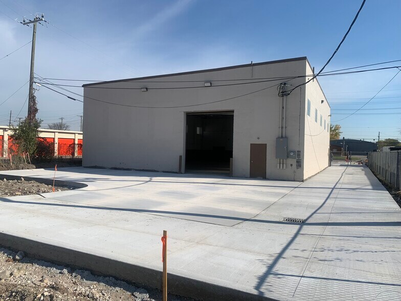 More Photos Of 24275 Mound Rd, Warren Manufacturing For Sale