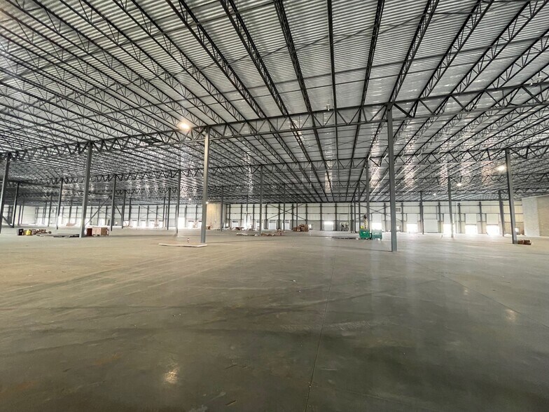 More Photos Of 450 Ben Franklin Blvd, Lancaster Distribution For Lease