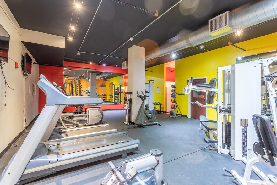 More Photos Of 513 Adams St, Toledo Apartments For Lease