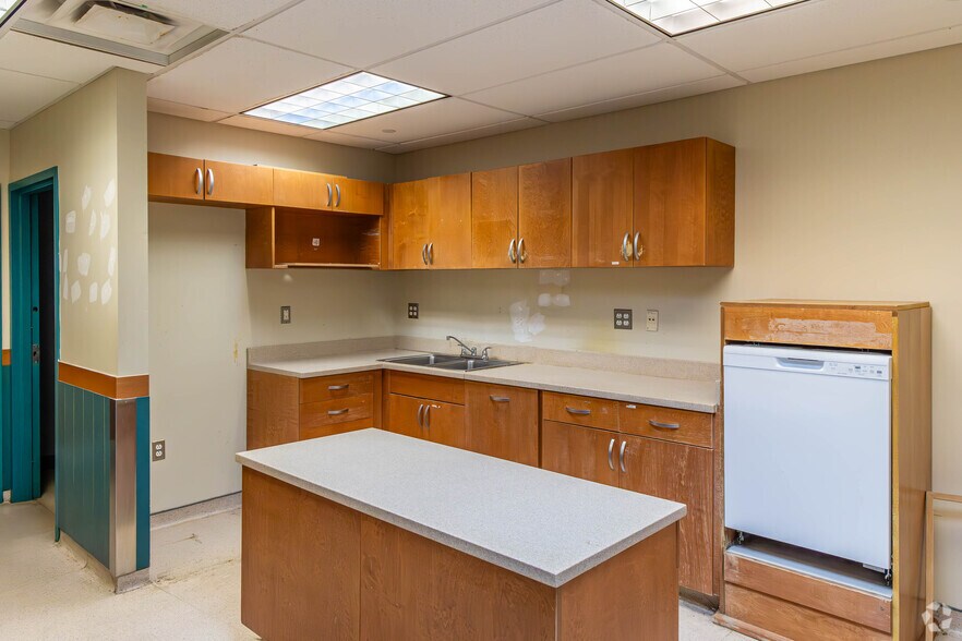 More Photos Of 197 Hance Ave, Tinton Falls Office For Sale