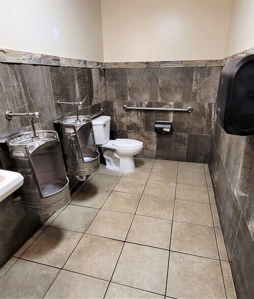 More Photos Of 209 N 5th Ave E, Truman Freestanding For Sale