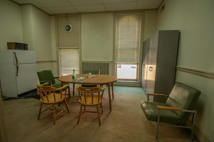 More Photos Of 301 Columbia St, Lafayette Office For Lease