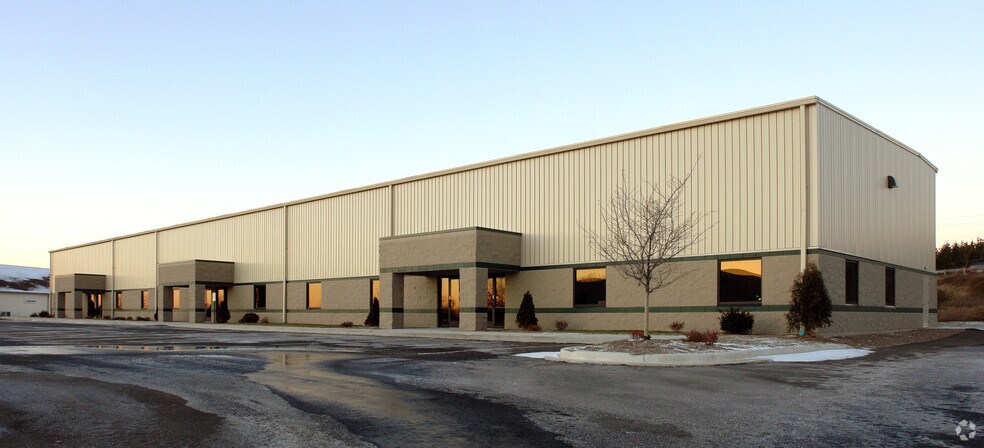 More Photos Of 410-420 Winfield Ct, Slinger Flex For Sale