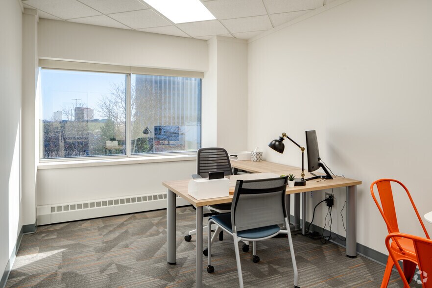 More Photos Of 801-803 W Big Beaver Rd, Troy Office For Lease