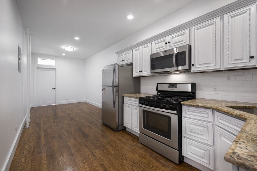 More Photos Of 60 Diamond St, Brooklyn Apartments For Sale
