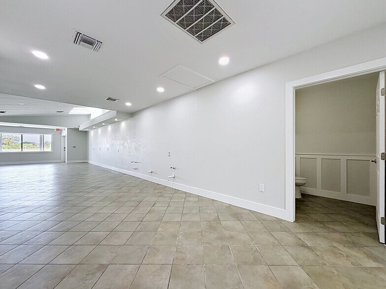 More Photos Of 13414 US Highway 19, Hudson Showroom For Lease