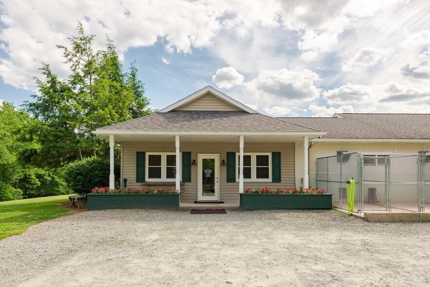 More Photos Of 175 Decoverly Lane, Falls Specialty For Sale