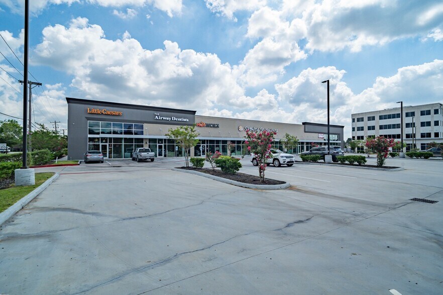 More Photos Of 501 S Friendswood Dr, Friendswood Storefront Retail Office For Lease