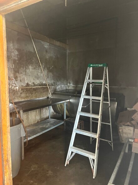 More Photos Of 1018 Hawley Loop, Vale Industrial For Sale