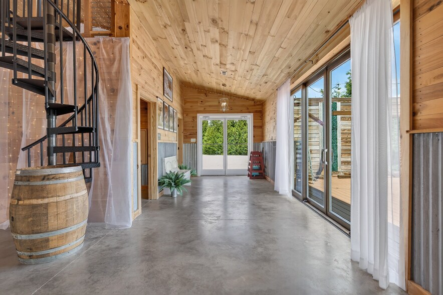 More Photos Of 639 Wagon Wheel Rd, Elk Creek Lodge Meeting Hall For Sale