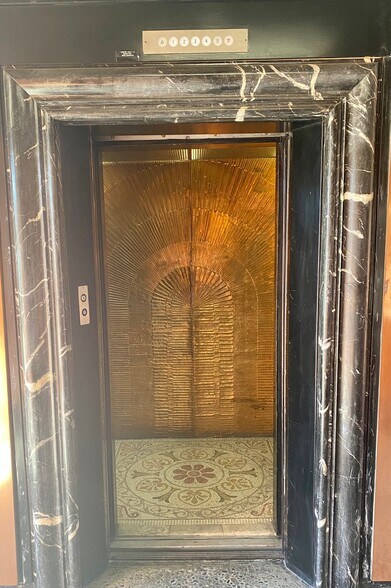More Photos Of 7451-7465 Beverly Blvd, Los Angeles Loft Creative Space For Lease