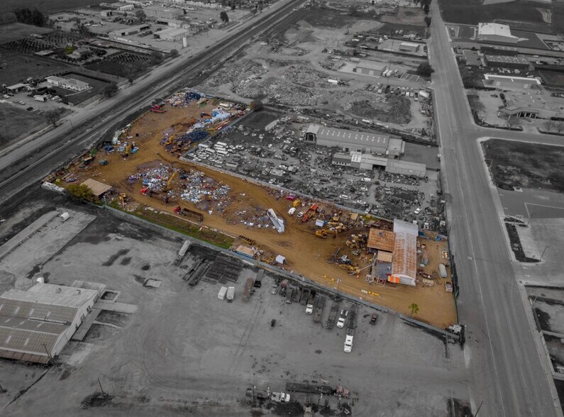 More Photos Of 3615 S K St, Tulare Recycling Center For Sale
