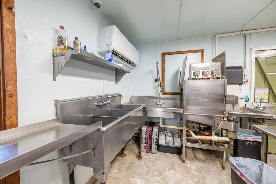 More Photos Of 2598 Tennessee Ave N, Parsons Storefront For Sale