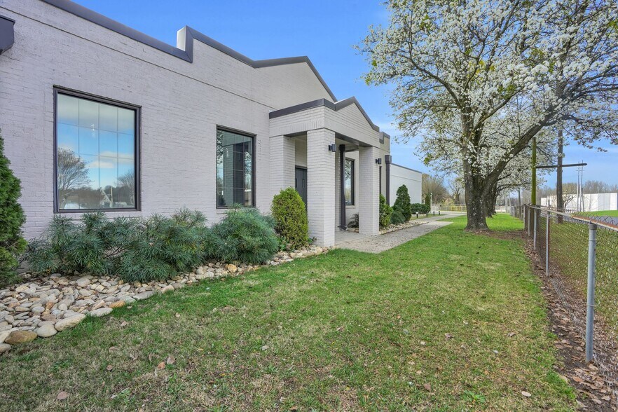 More Photos Of 1109 E Ozark Ave, Gastonia Warehouse For Lease