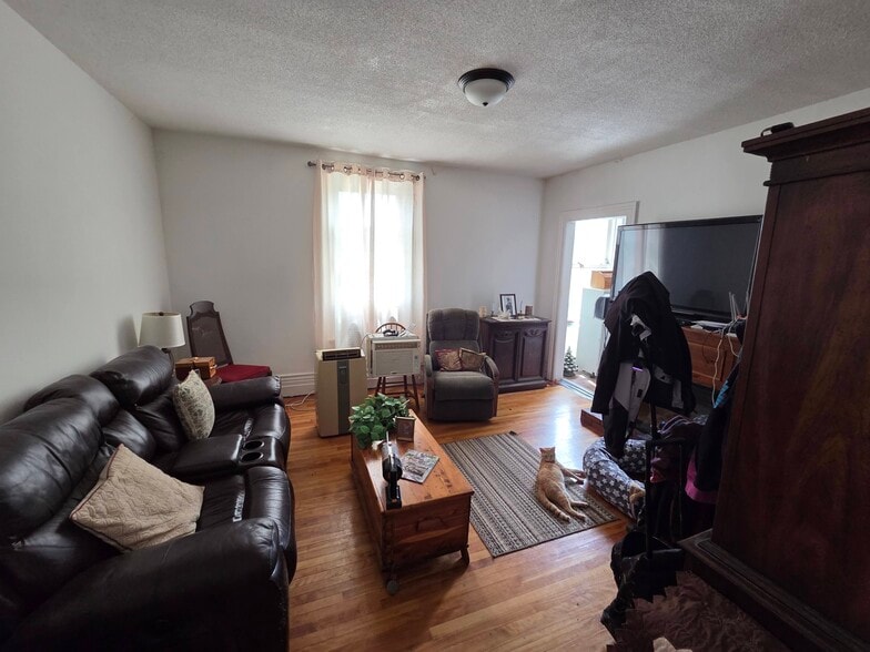 More Photos Of 4-6 Sykes St N, Meaford Apartments For Sale