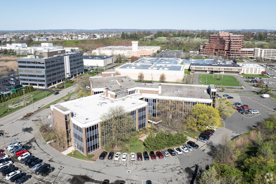 More Photos Of 1099 Wall St W, Lyndhurst Office For Lease