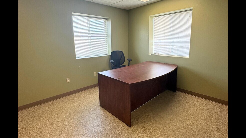 More Photos Of 45 Lagoon Rd, Rock Springs Warehouse For Lease