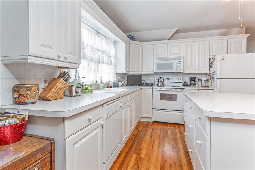 More Photos Of 538 NY-17A, Tuxedo Park General Retail For Sale