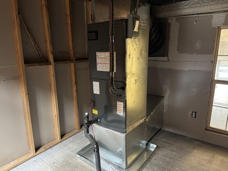 More Photos Of 100-102 Gilmer St, Reidsville Storefront Retail Office For Sale