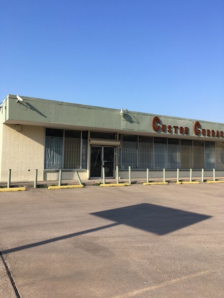 More Photos Of 2017 S Riverfront Blvd, Dallas Storefront Retail Office For Lease