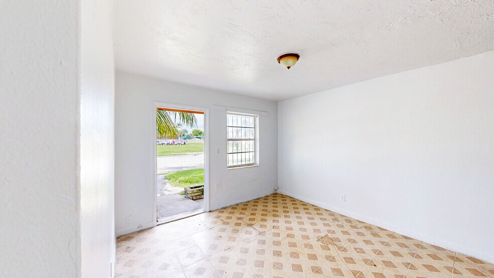 More Photos Of 1478 NW 2nd Ave, Florida City Multifamily For Sale