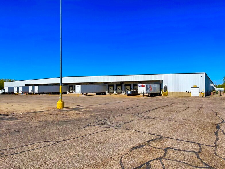 More Photos Of 100 Wisconsin River Dr, Port Edwards Distribution For Sale