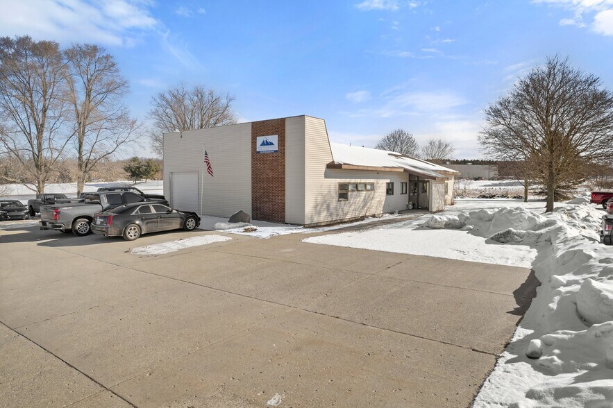 More Photos Of 110 N Bronson Ave, Big Rapids Office For Sale