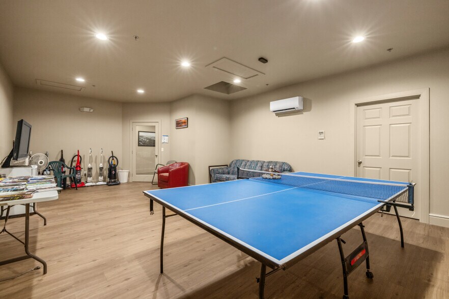 More Photos Of 125 S 6th St, Klamath Falls Flex For Sale