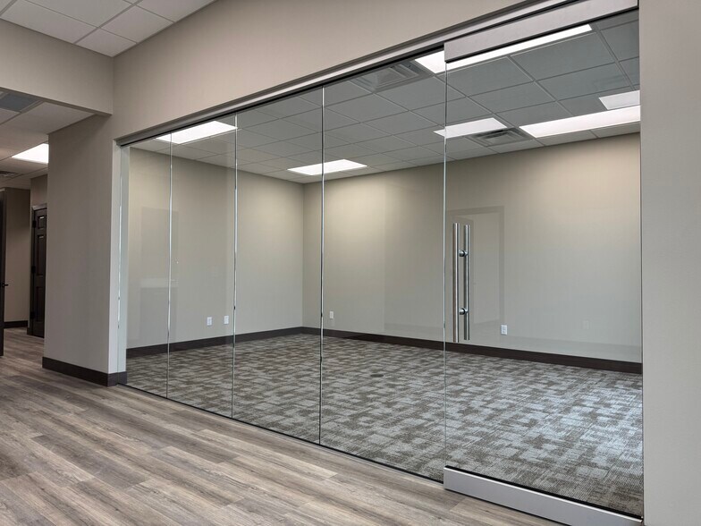 More Photos Of 5205 E 57th St, Sioux Falls Office For Sale