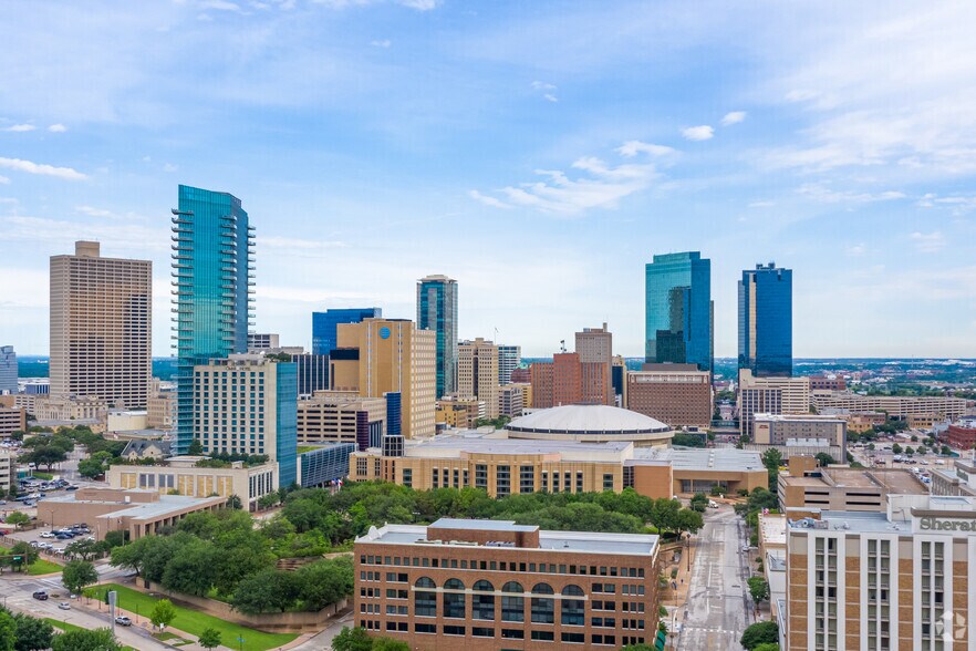 More Photos Of 777 Main St, Fort Worth Office For Lease