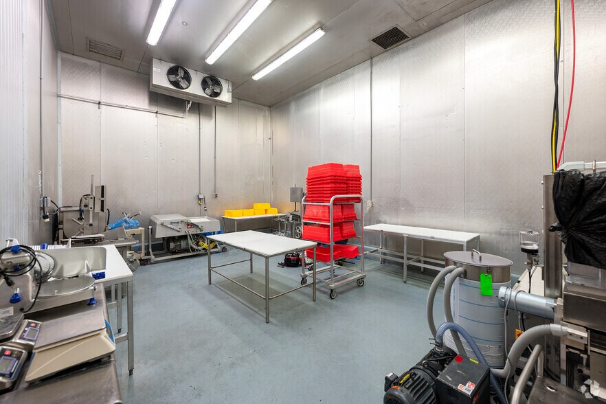More Photos Of 7601 El Camino Real, Daly City Food Processing For Lease
