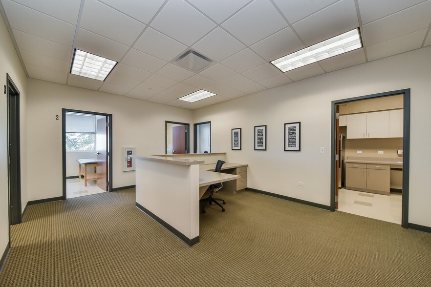 More Photos Of 1600 N Randall Rd, Elgin Medical For Lease