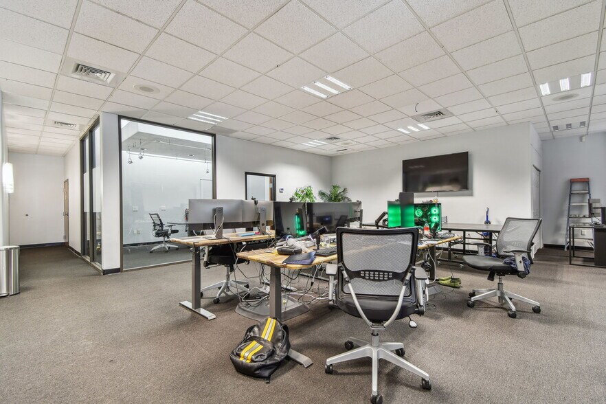 More Photos Of 10901 Danka Cir N, Saint Petersburg Office For Sale