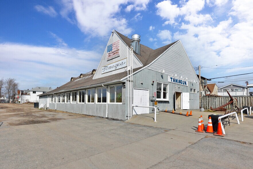 More Photos Of 82-84 Ebony Ct, Brooklyn Marina For Sale